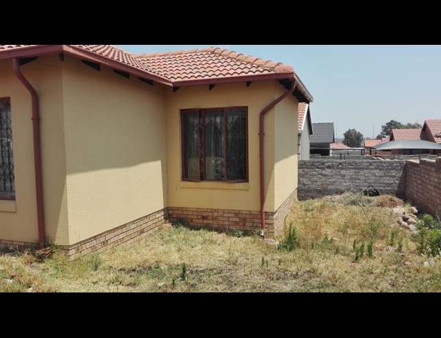 3 BEDROOM HOUSE FOR SALE IN NATURENA EXT 19